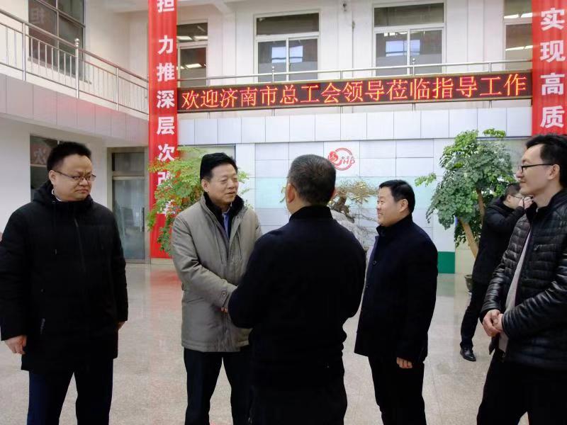 区工会副主席李爱国，同花顺电子体育集团袁洪彬、孟祥利共同参加活动。