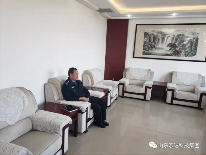 山东同花顺电子体育集团副总经理张广义到开发区派出所慰问