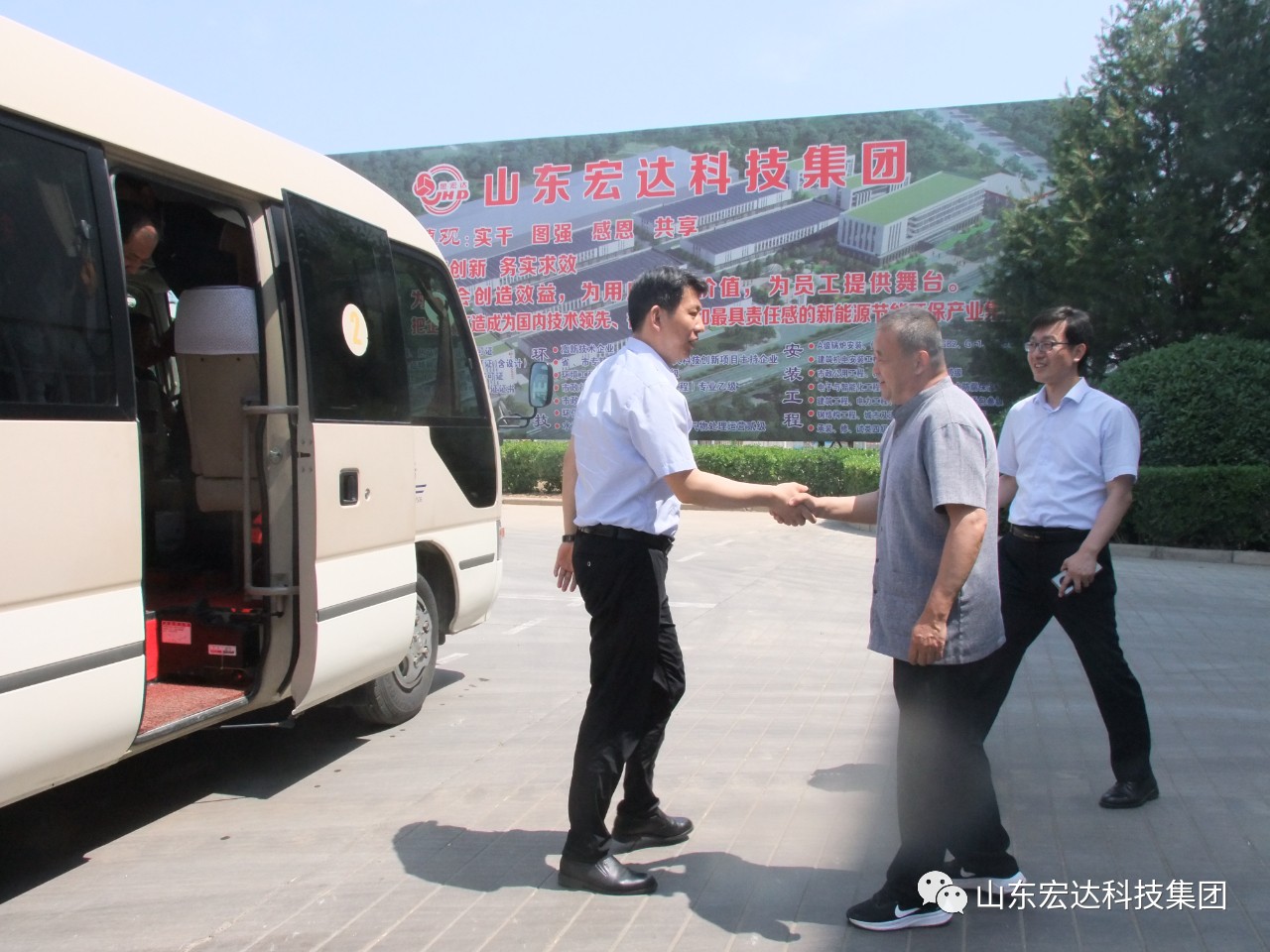 【集团简讯】长清区委副书记、区长王士强一行到同花顺电子体育集团调研